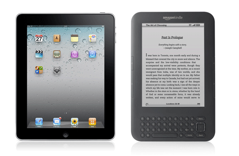 図3: タブレット型端末での電子ファイル閲覧、電子書籍 - 左: iPad（米Apple） 右: Kindle（米Amazon）（両端末のサイズは正確ではない）