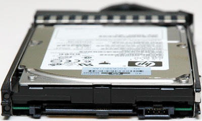 HDDは専用のロック機能付きフレームに取り付けられている