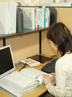 デキル社員の机