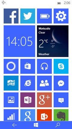 Mobileエディションのスタート画面−Windows 10 Mobileエディションでは、タイルのみがスタート画面にならび、ハンバーガーアイコンなども表示されません。