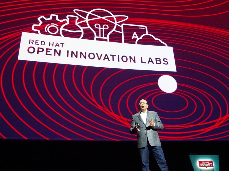 Open Innovation Labsを紹介するAllessio氏