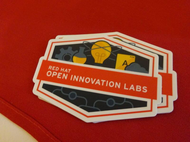 Red Hatが作ろうとしているOpen Innovation Labsのステッカー