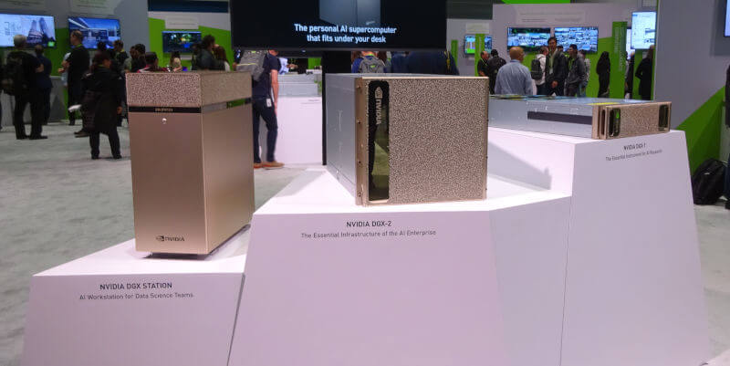 NVIDIAのDGXラインナップ。金色の筐体は珍しい