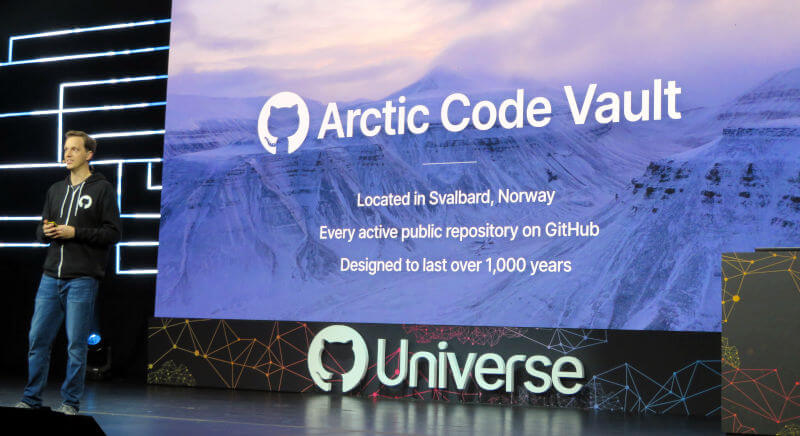 Arctic Code Vaultを発表するCEOのNat Friedman氏
