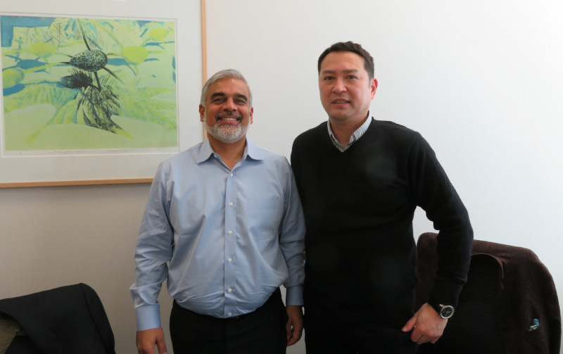 CEOのVasudevan氏（左）と日本法人の代表、西岡正氏（右）