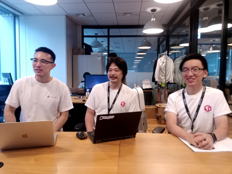 PingCAPの社員、左から水戸部氏、前田氏、韓氏