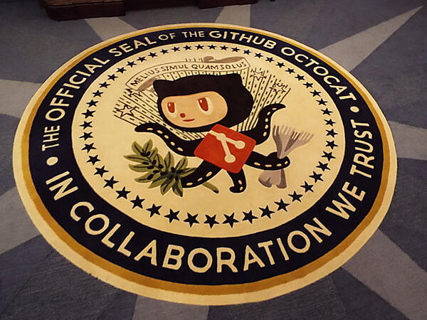 アメリカ合衆国のモットー、「In god we trust」をもじった「In Collaboration we trust」。ここでもOctoCat登場