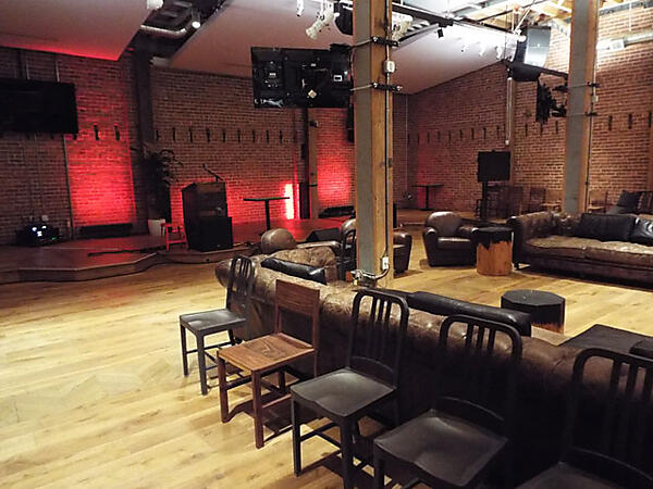 全社ミーティングはこのスペースで