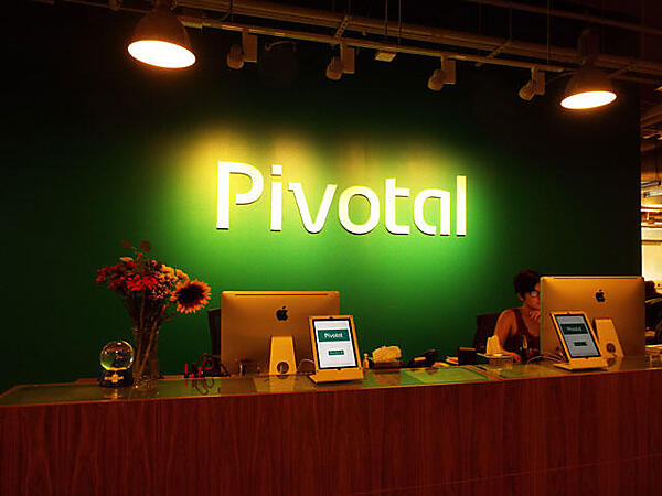 Pivotal Labのレセプション。コーポレートカラーの緑色