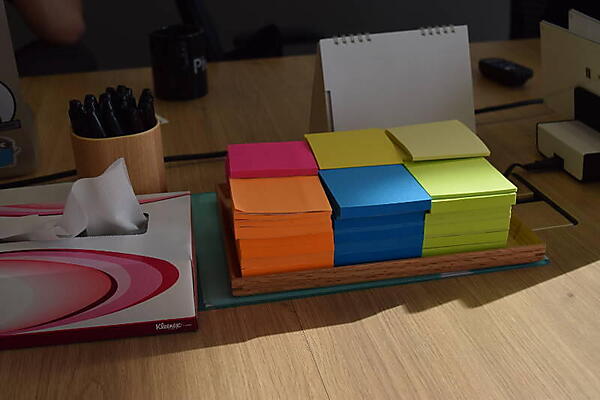 Pivotalの会議室にあるPost-Itの山