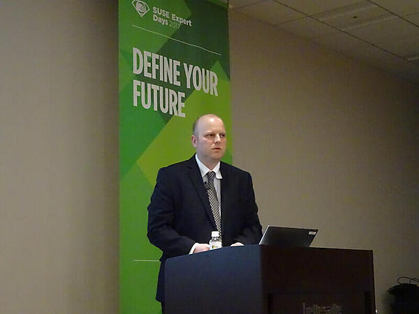 OpenStackとStorageについて解説するヒルベラート氏