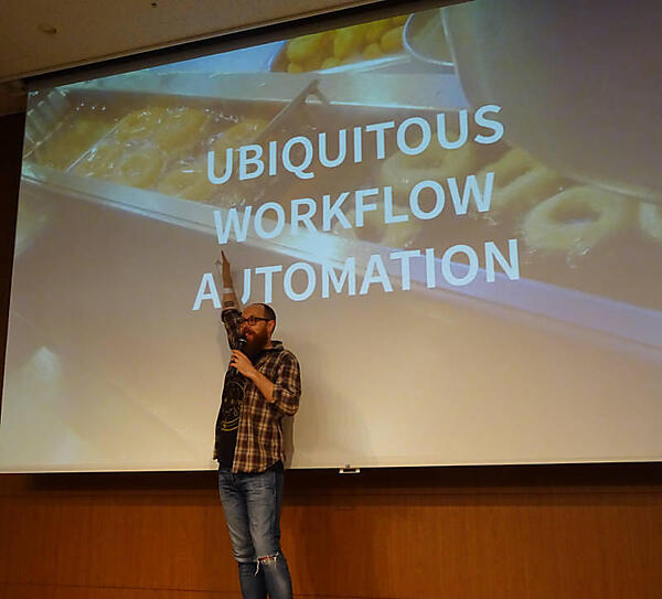 キーノートでプレゼンテーションを行うJacob氏