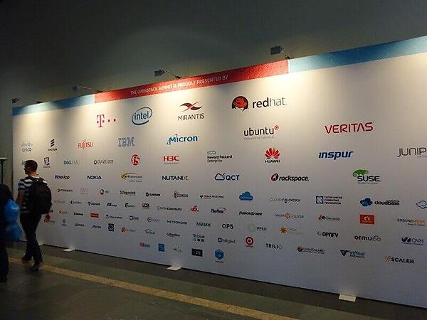 スポンサーを一覧できる入口横のボード