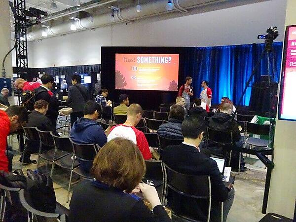 マーケットプレイス内のミニステージ