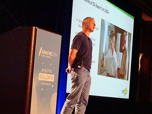 プレゼンテーションを行うHortonworksのCEO、Alan Gates氏