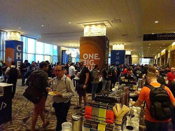 休憩中はこんな感じ。賑わっている