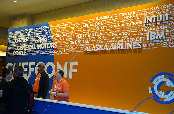 レジストレーションデスクの後ろにはChefの顧客の名前が