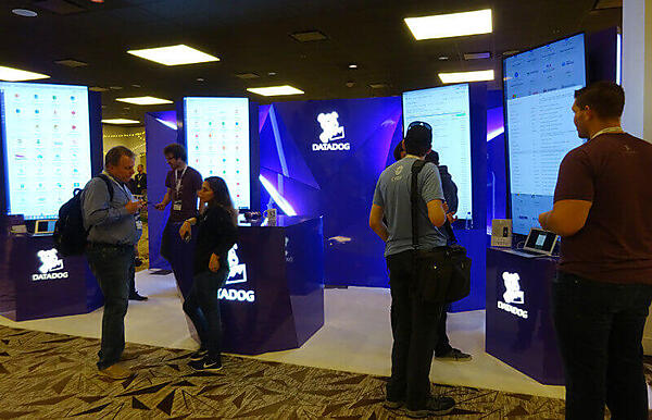 縦長モニターでお馴染みのDataDogのクールなブース