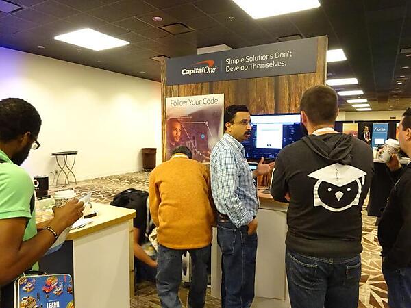 キーノートにも登場したCapitalOneのブースも求人目的だろうか