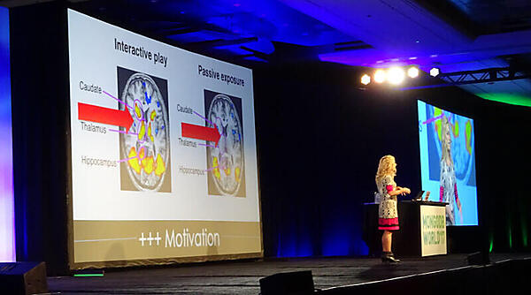 ゲームが脳神経に与える影響について語るMcGonigal氏