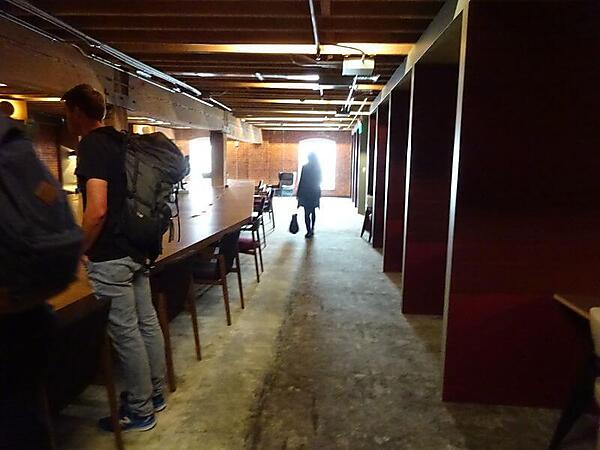 ちょっと暗いところが図書館っぽい