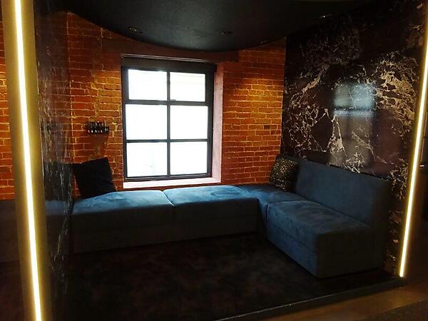 個別のミーティングスペースもおしゃれ