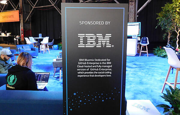 IBMのスペースはソファー中心