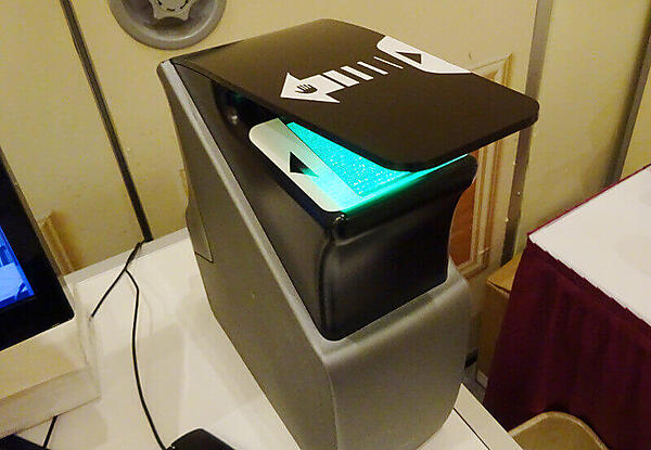 ビデオにも出てきたIDEMIAの驚くほど高速な指紋スキャナー