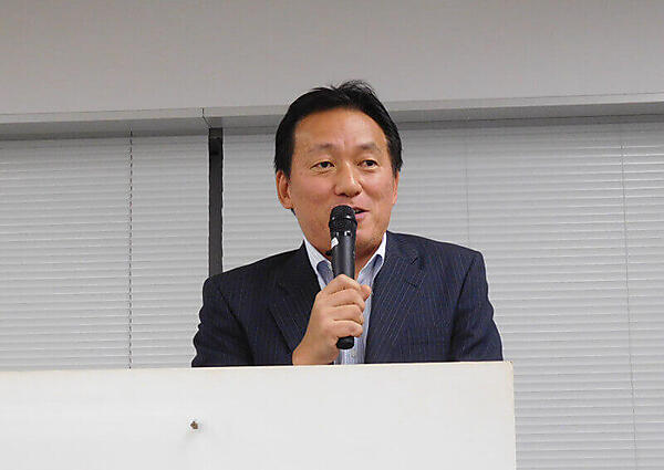 OpenStack Summitの振り返りを行うNECの鳥居氏