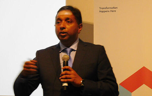 プレゼンテーションを行うCDOのサンジェイ・スリバスタバ氏