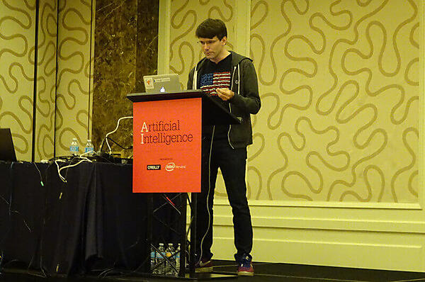 プレゼンテーションを行うOtavio Good氏