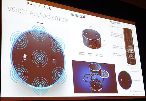 複数のマイクを装備してどの角度からも聞き取れるようになっている