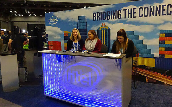 Intelのブース