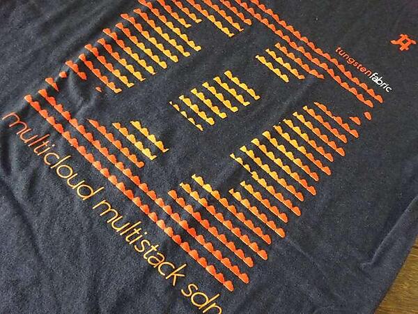 会場で配布されたTシャツにはMulticloud Multistack sdnの文字