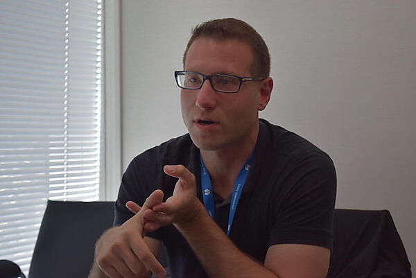 インタビューに応じるChris Aniszczyk氏