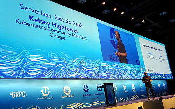 登壇するGoogleのKelsey Hightower氏