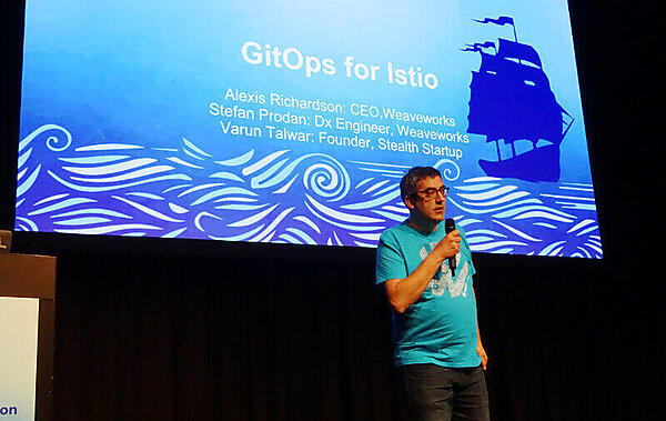 プレゼンテーションを行うWeaveworksのAlexis Richardson氏