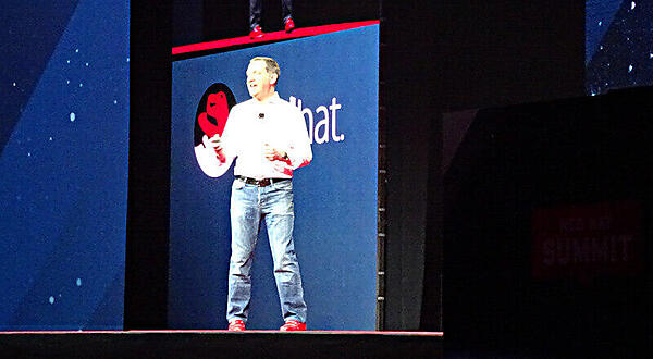 登壇したRed HatのCEO、Jim Whitehurst氏
