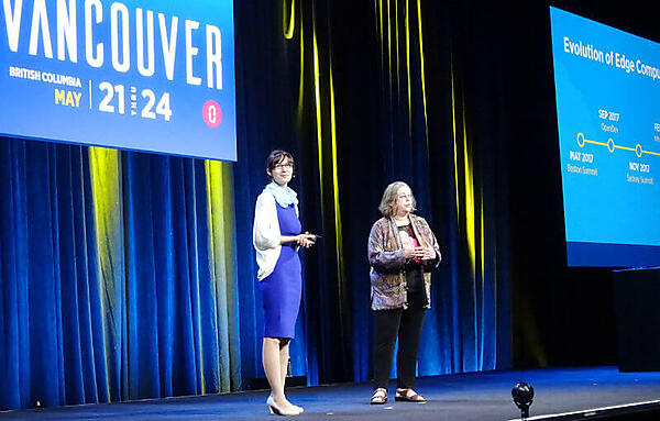 VerizonのCohen氏（右）とOpenStack FoundationのIldiko Vancsa氏（左）