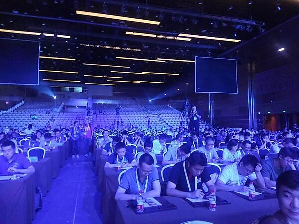 2日目のキーノートは空席が目立つ