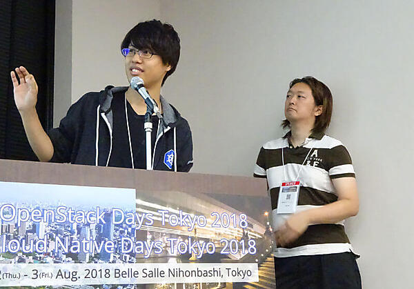 登壇する青山氏（左）と長谷川氏（右）