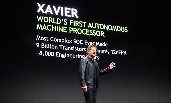 Xavierを発表するフアン氏