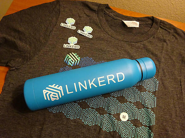 Buoyantのノベルティ。ボトルはコントリビューターにだけプレゼントするというレアグッズ