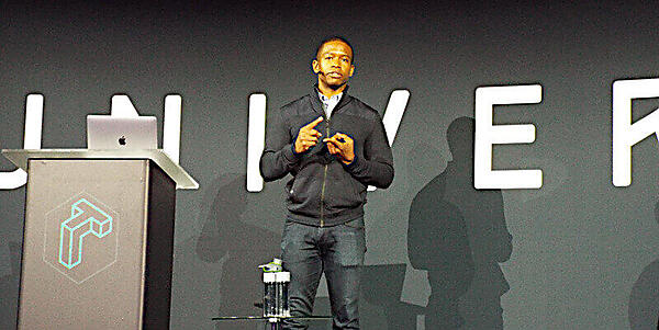 新機能を紹介するJarryd McCree氏