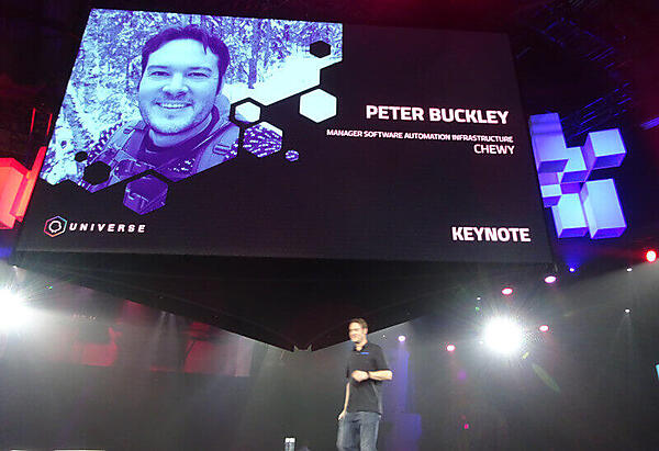 ペット用商品のオンラインサイト、ChewyのPeter Buckley氏が登壇