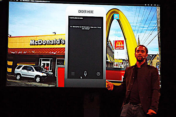 マクドナルドでの利用を紹介するMars氏