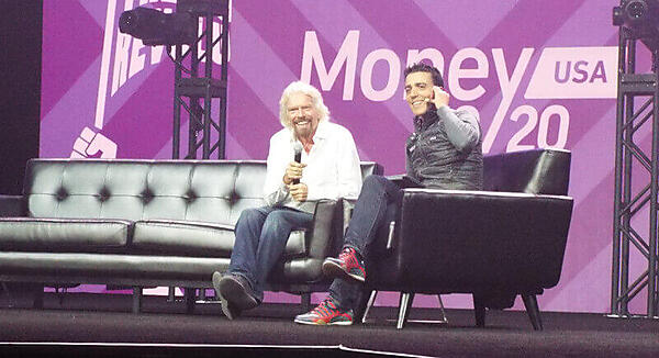 Richard Branson氏とNuno Sebastiao氏（右）