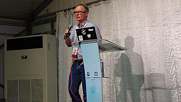 プレゼンテーションを行うJeff Regan氏