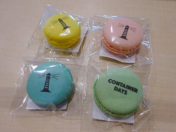 会場で配布されたロゴ付きのマカロン