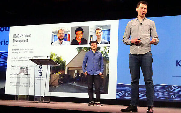 Red HatのBrandon Philips氏（右）とAlibabaのXiang Li氏（左）